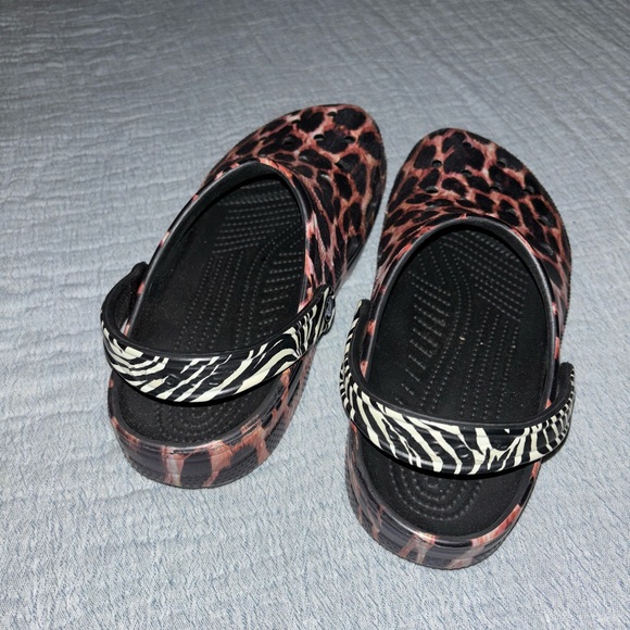 Crocs Classic Unisex Shoes Animal Print Clogs, Slip On M8 W 10 - Picture 3 of 8